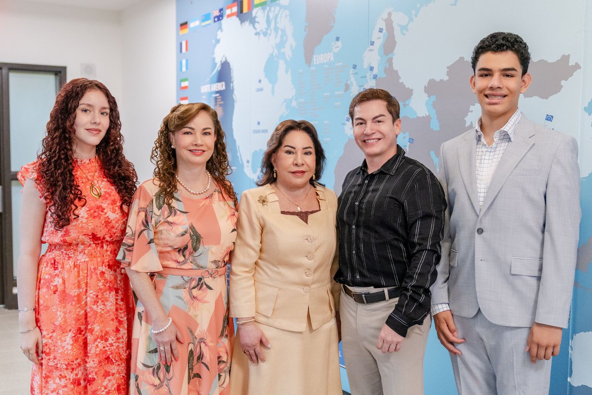 MLPiraquive's tweet photo. Fotografías de la enseñanza Juan 14, presentada el 2 de agosto de 2026 en las sedes de la Iglesia de Dios Ministerial de Jesucristo Internacional. Realizada por nuestra Hermana María Luisa Piraquive #IDMJI #marialuisapiraquive #piraquive #biblia https://t.co/oeALXeB3Xs