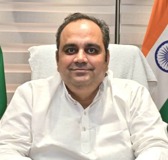 airnews_abad's tweet photo. ➡️દિલ્હીમાં અંડરગ્રેજ્યુએટ અને પોસ્ટ-ગ્રેજ્યુએટ મેડિકલ બેઠકોની સંખ્યામાં વધારો કરવામાં આવશે. આ અંગે સરકારે એક વિશેષ યોજના તૈયાર કરી છે, જેનાથી વધુ વિદ્યાર્થીઓને તબીબી અભ્યાસની તકો મળશે અને સ્વાસ્થ્ય સેવાઓ વધુ મજબૂત બનશે.
#MedicalEducation #DelhiNews #Healthcare #MBBS #PGMedical https://t.co/KL5vkvwVbo