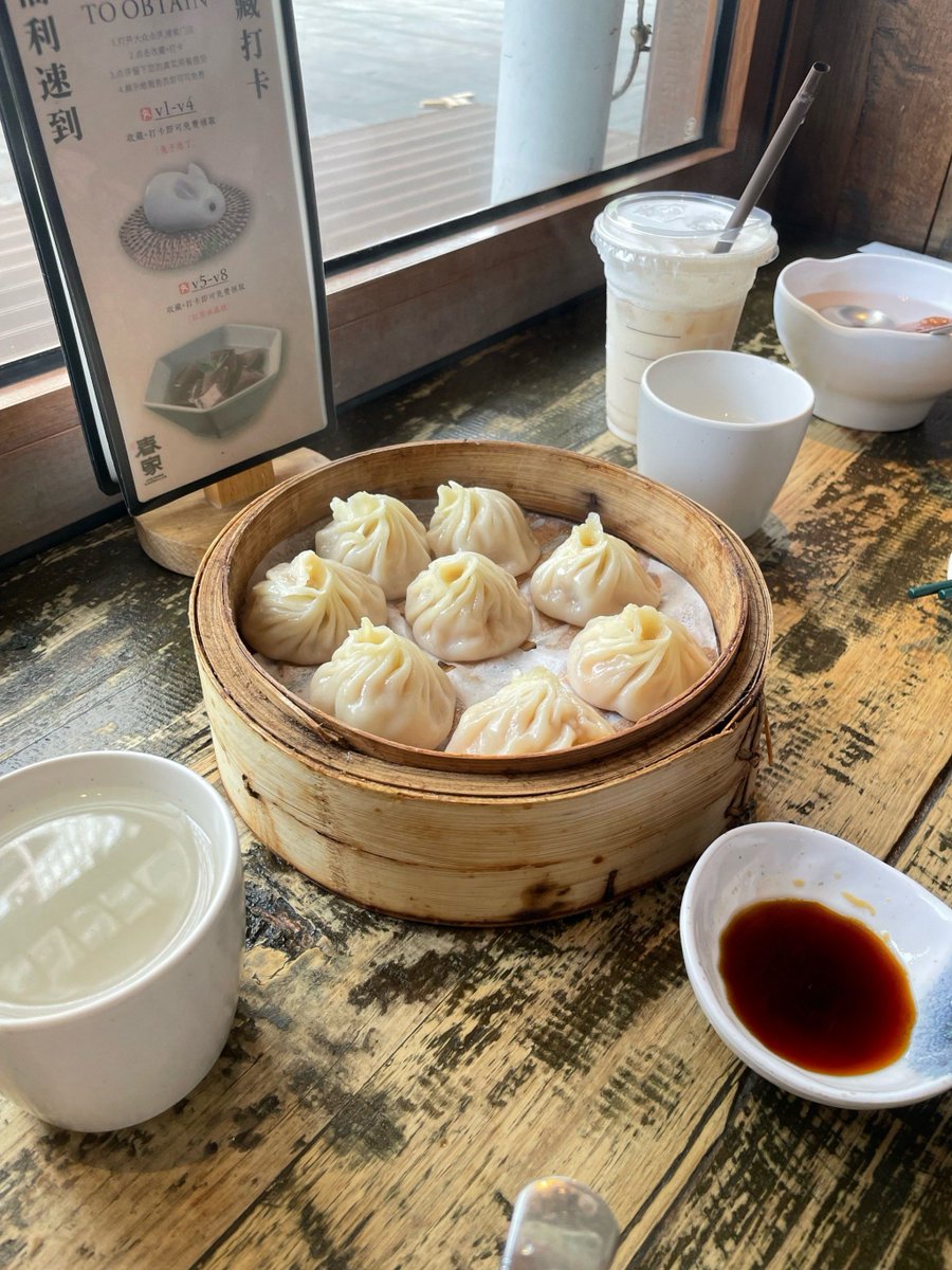 zinian2's tweet photo. [Late-night steam buns with hot soya milk—warmth hits harder than a tired brain at 2AM. No fancy menu, just good stuff when you need it most.]， https://t.co/DYDx63pZv4