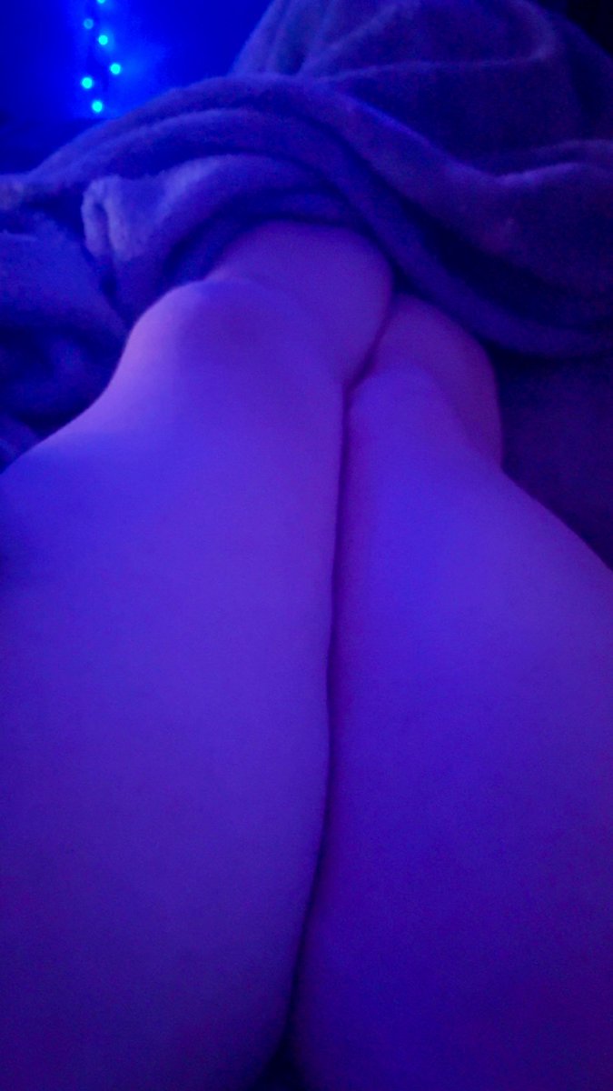 duckboyfailure1's tweet photo. look at my legs perv >:3 https://t.co/Nv6r5pRE8H