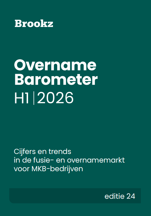 Brookz_NL's tweet photo. Overnamemarkt blijft veerkrachtig, ondanks onzekere tijden 📊

Minder transacties, maar historisch hoge prijzen. Dat blijkt uit de nieuwe Brookz Overname Barometer H1-2026, het halfjaarlijkse onderzoek van Brookz en Dealsuite onder 291 Nederlandse overnameadviseurs.

De belangrijkste inzichten:
→ Het aantal transacties daalde met 4%, maar grotere bedrijven wisselden vaker van eigenaar. Het aandeel deals van €10 mln of meer steeg van 15% naar 19%.
→ De gemiddelde multiple bleef stabiel op 5,0x EBITDA. Voor bedrijven met een EBITDA vanaf €10 mln steeg de multiple naar 7,0x — een stijging van 4,5%.
→ Bouw & Installatietechniek is met 15% de grootste sector geworden.
→ In 42% van de trajecten schat de verkoper zijn bedrijf structureel te hoog in. Gemiddeld 23% te hoog, en in bijna 1 op de 5 gevallen (19%) breekt de deal daardoor af.
→ Ruim 80% van de adviseurs is positief over de tweede helft van 2026.

"Het gemiddelde bedrijf bestaat niet. Sector, omvang en de afhankelijkheid van de eigenaar bepalen de waardering net zo goed als omzet en winst."

Benieuwd naar alle cijfers en trends? Lees het volledige onderzoek op Brookz: https://t.co/3nTFITsokF