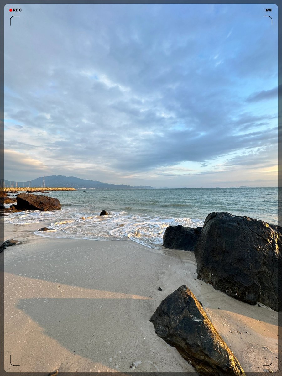 RoseMabangu's tweet photo. Just stumbled on a hidden coastal cove at sunrise—golden light painting the waves, no crowds, just me and the sea’s quiet hum. Pure magic!  #TravelMoments https://t.co/vgCnwU4HXq