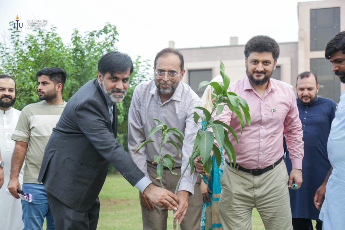 ITUPunjab's tweet photo. ITU Main Campus came alive in the vibrant hues of green &amp; white as faculty, administration &amp; staff celebrated Independence Day with immense patriotic zeal.  The ceremony included national flag hoisting, plantation drive and a festive cake-cutting.  
Happy Independence Day! 🇵🇰 https://t.co/ulNjXkWPIw