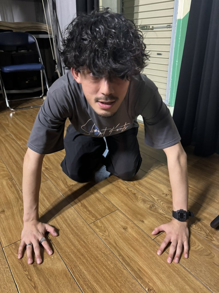 smailfactory39's tweet photo. こいつはカリスマだからよ

なんか知らんけど俺らの会社でも
こいつに憧れてる後輩が出来てる。

会社の先輩にも
「僕の長所はカリスマ性ですかね。」
と言ってたので、
自分自身の評価は高そうだ

祝ってやってくれ
素直にめでたいと思う
新宿でカリスマ店長やってるよ https://t.co/e3grgm9a9t