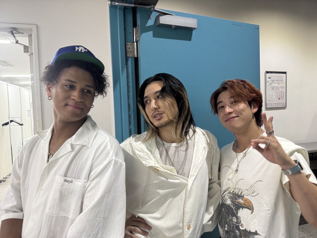 __yastaka__'s tweet photo. サマソニにて再会
激エモ時間でした🕰🎞
@fujiikazestaff 
@monsolo
#藤井風 君
#サマソニ https://t.co/QflQ2Rrcyk