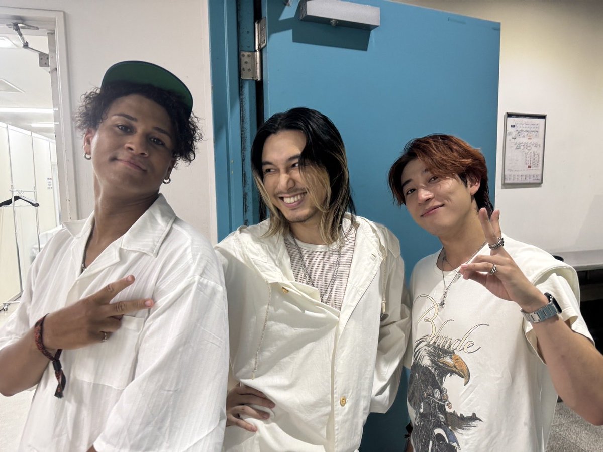 __yastaka__'s tweet photo. サマソニにて再会
激エモ時間でした🕰🎞
@fujiikazestaff 
@monsolo
#藤井風 君
#サマソニ https://t.co/QflQ2Rrcyk