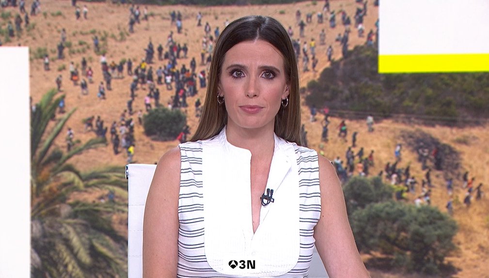 atresmediacom's tweet photo. #Audiencias | 

🔝 '@A3Noticias 1' (22,6% y 1,9 M), LÍDER y LO MÁS VISTO del día. A +13,9 y +8,8 puntos de sus competidores

🔝 '#A3N 2' (16,3% y 1,4 M) también en el top y LÍDER, a +9,4 y +3,3 puntos de sus rivales

Con 2,8 M y 2,2 M de espectadores únicos, respectivamente https://t.co/mwq4RssFRF