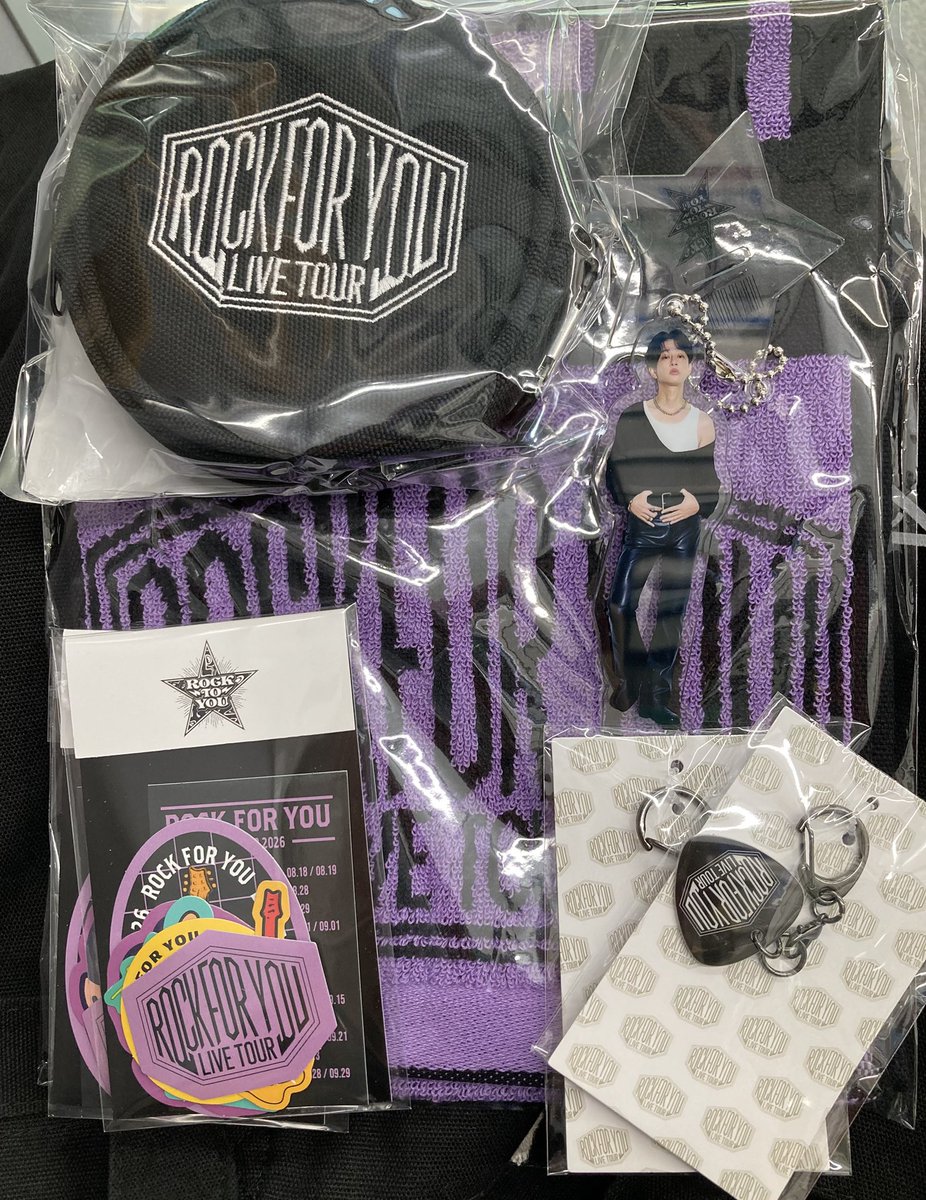 mitsukanayoko95's tweet photo. グッズ買えた🥰🖤
デザインかっこいい😎
めっちゃ気に入ったよ🤗
いよいよ明日🤗🖤
#横山裕
#ROCK_FOR_YOU_LIVE_TOUR
#ROCK_FOR_YOU https://t.co/3PNVEfGdPk