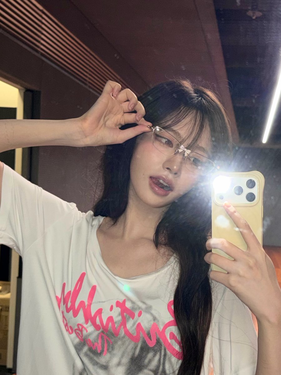 ivepics_'s tweet photo. liz instagram update https://t.co/nob1IG4wj9