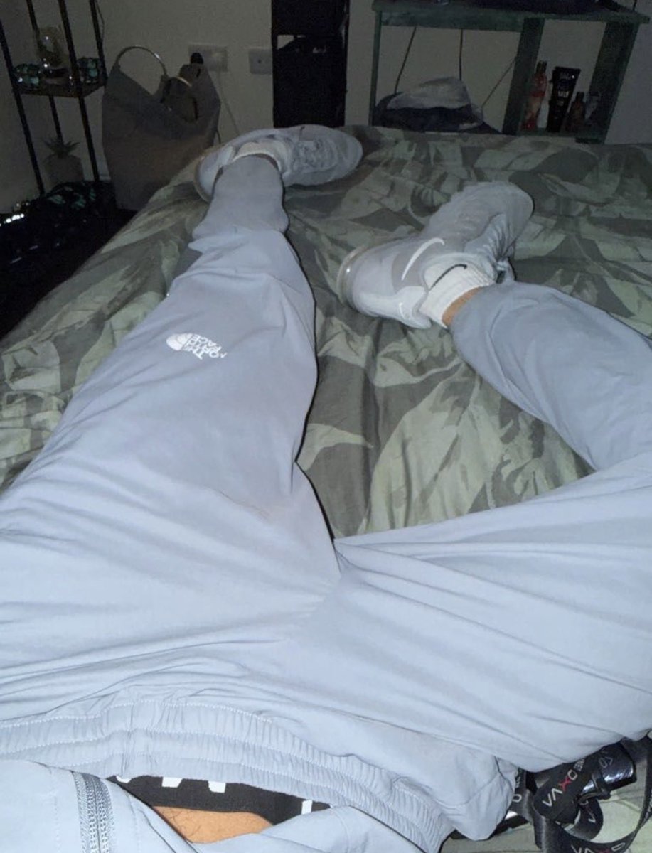 HungVersNI's tweet photo. #scallylad #chavlad #smick #masclad #hung #vers #gayof #whitesocks https://t.co/Vxi4tfZg7x