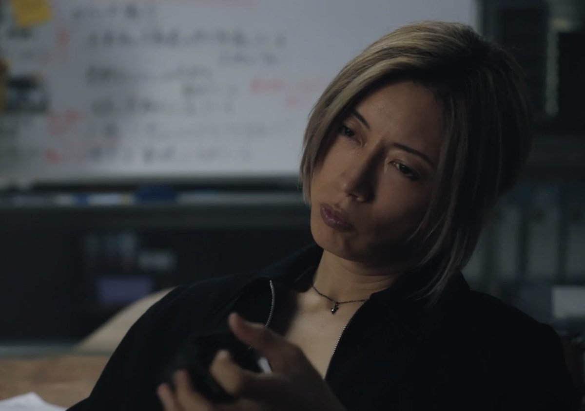akiko_0209_'s tweet photo. 昨夜の浦真鷲さんやっと見れた♡

お口を尖らせて思案中...w

ブラックトリックでちょいちょい入る
浦真鷲のカワイイお芝居楽しんでる🤭

#GACKT  #ブラックトリック https://t.co/t9FhbkWf1O