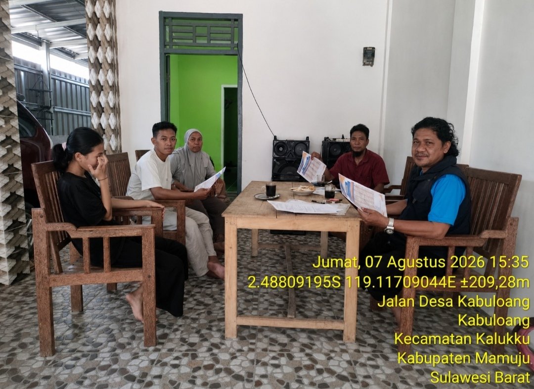 AbrahamMuhiddin's tweet photo. Jumat/07/08/2026 
Kegiatan Sosialisasi KUR Pendampingan Akses Permodalan Lembaga Perbankan dan/Non Perbankan bersama Ketua Pokdakan Simbar allo Bapak Kamaruddin dan anggota didusun Barang  Barang Desa Kabuloang Kec. Kalukku Kab.Mamuju Sulbar.
#BPPSDMKP
#satminkalmaros
#puslatluh https://t.co/IUyy2oTZan
