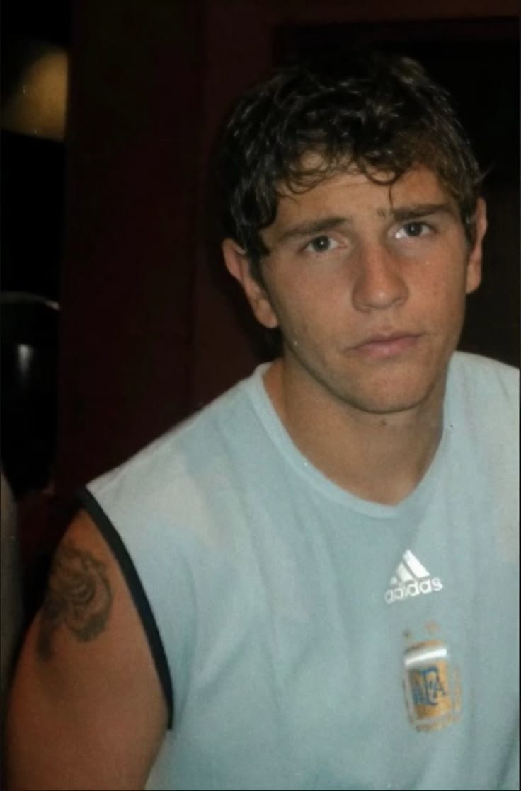 morelvspjoo's tweet photo. el LEVANTE q debio tener el dibu de pendejo, mira esa cara dios, q hombre hermoso lo amo todo https://t.co/qec4Dyt2IX