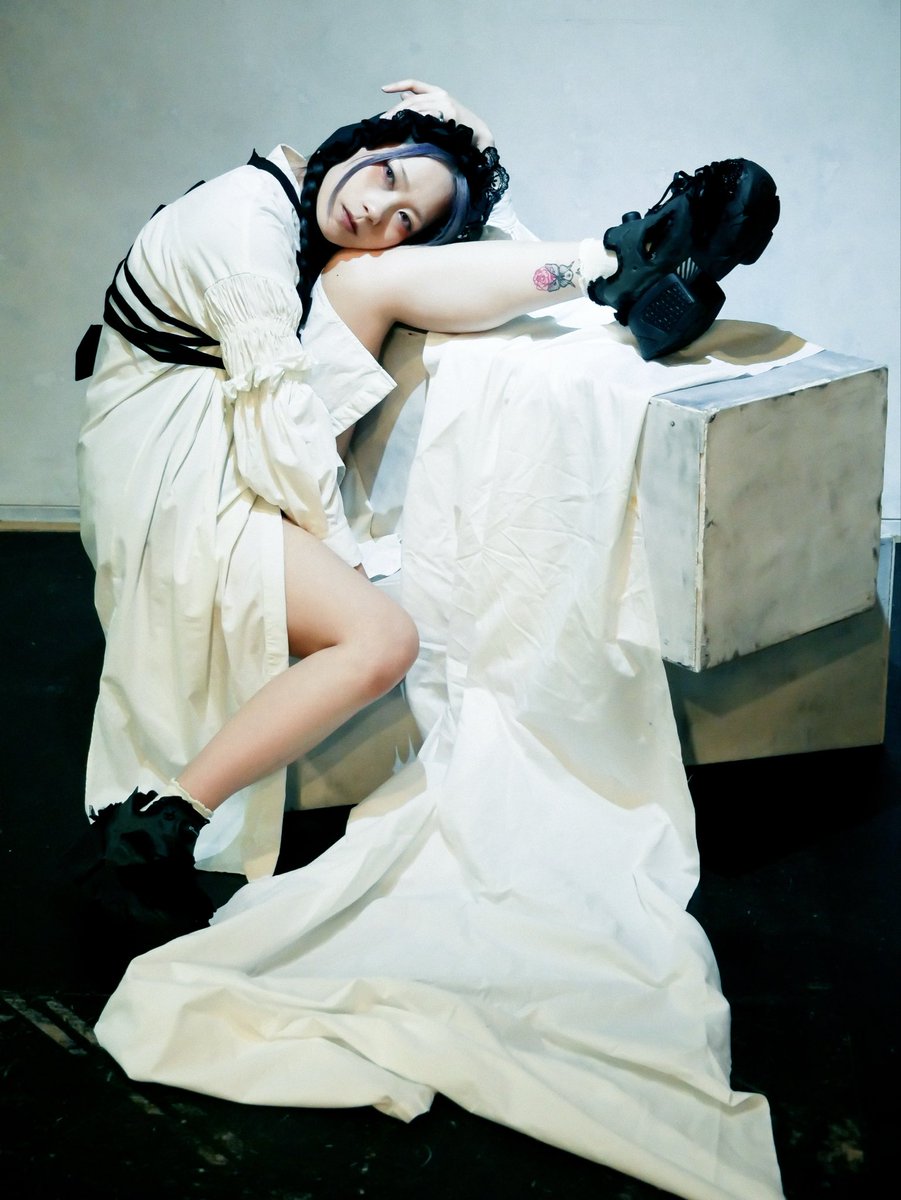 RomanceRedRuby's tweet photo. 可愛いお靴を
買ったよ/戴いたよ

MIKIO SAKABE / noir kei ninomiya×Reebok https://t.co/OARwZNp17T