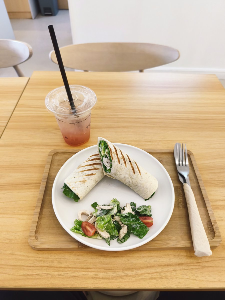Gosterecond's tweet photo. Lunchhhh https://t.co/Y5M1Sdn39n