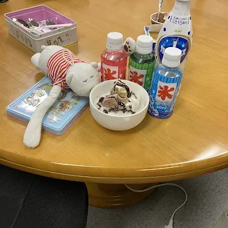 pal_swich's tweet photo. ～グループワーク～
メンバーさん同士がコミュニケーションを図る時間です。今回はかき氷を食べながら、みんなでゲームをして楽しい時間を過ごしました！

就労移行支援・自立訓練（生活訓練）事業所
ぱるスイッチ https://t.co/4WalWGQPLw