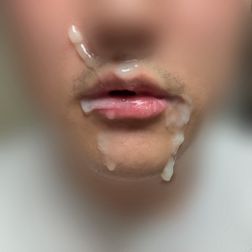 vmfff_'s tweet photo. 발정 ㅈ돼서 셀프로 얼굴에 정자 쌌어요💦 코로 조금 들어가서 숨만 쉬어도 정액냄새 존나 나💢🥵 https://t.co/FHQRz2bIui