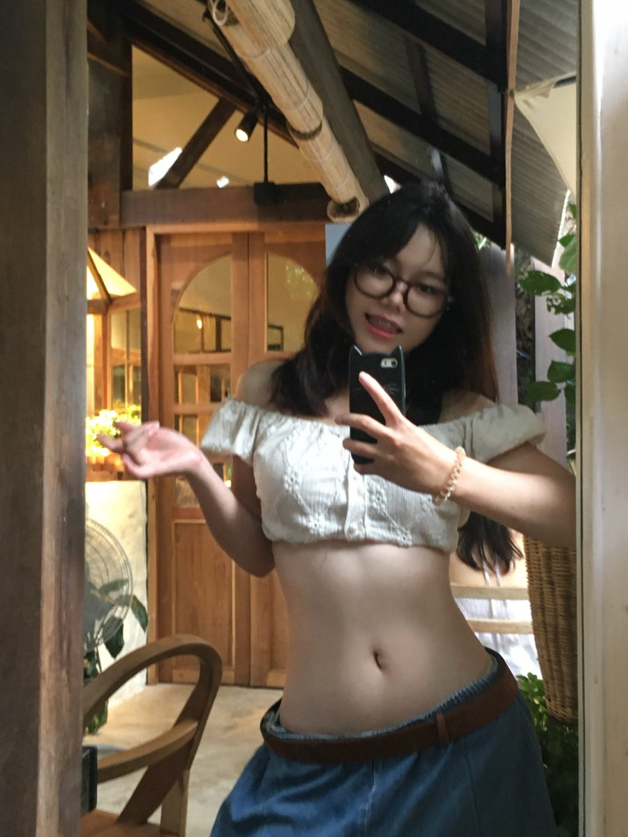 KUTEKirl's tweet photo. #tummy #navel #bellybutton https://t.co/id9PvhsUFF