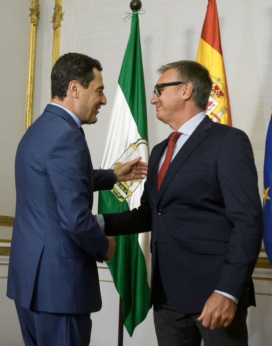 mrspain71's tweet photo. No llevan ni un rato PP/VOX en Andalucía y ya nos cuestan 12 Millones de € más.

Más altos cargos cobrando dinerales, pisos para que vivan, chófer y dietas que irán sumando gasto.

La gran mentira se ha descubierto y parece que lo de ahorrar era sólo en servicios sociales. https://t.co/9UkRBWjsqA