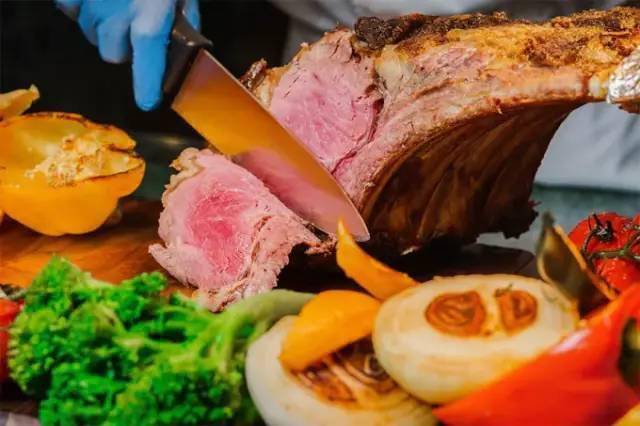 Sergey12102's tweet photo. Thanksgiving Special is here! Juicy roasted turkey, creamy pumpkin pie u0026 all your favorite sides ready in minutes. Order now for a stress-free holiday feast!  #ThanksgivingFeast https://t.co/VMBz4zuY77