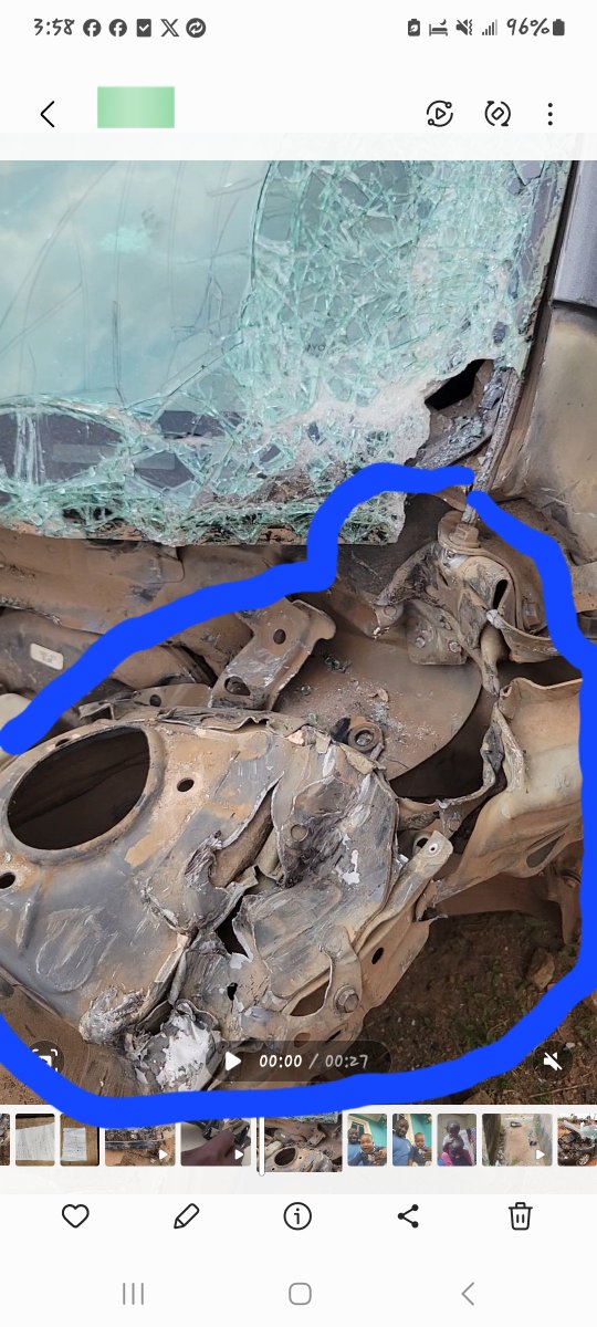 the_man_abbey's tweet photo. @davido @victorosimhen9 pls sirs I need your help, this car is source of my income and I had a big accident on my to lagos at ogere, but the damage is way beyond my capacity. I swear with the day I will meet my God I'm not lying.  I need help. God bless u guys https://t.co/LdtVVITmKR