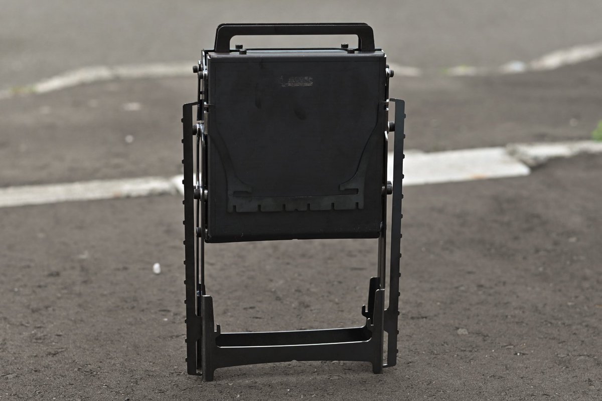 moose20181122's tweet photo. FIRE STAND「hi-raku」prototype

橋渡しは五徳も両サイドに刺すタイプで
kakudo GOTOKUはまだ付ける事を考え
ないで製作していました😌

hi-rakuの在庫が無いので、これでも
欲しいという方が居ましたら販売を
したいと思います🔥 https://t.co/9P0lO0iFhc