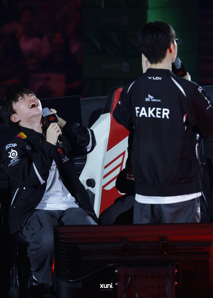 Xuni_T1's tweet photo. 260816

민석아 상혁이형 얼마나 좋아해? ㅋㅋㅋ

#T1 #Keria #Faker https://t.co/4EmiLmMsU7