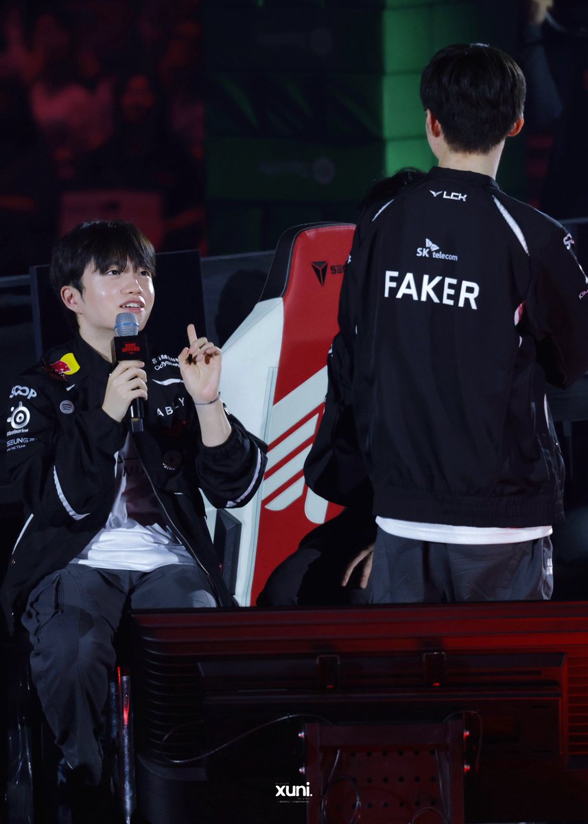 Xuni_T1's tweet photo. 260816

민석아 상혁이형 얼마나 좋아해? ㅋㅋㅋ

#T1 #Keria #Faker https://t.co/4EmiLmMsU7