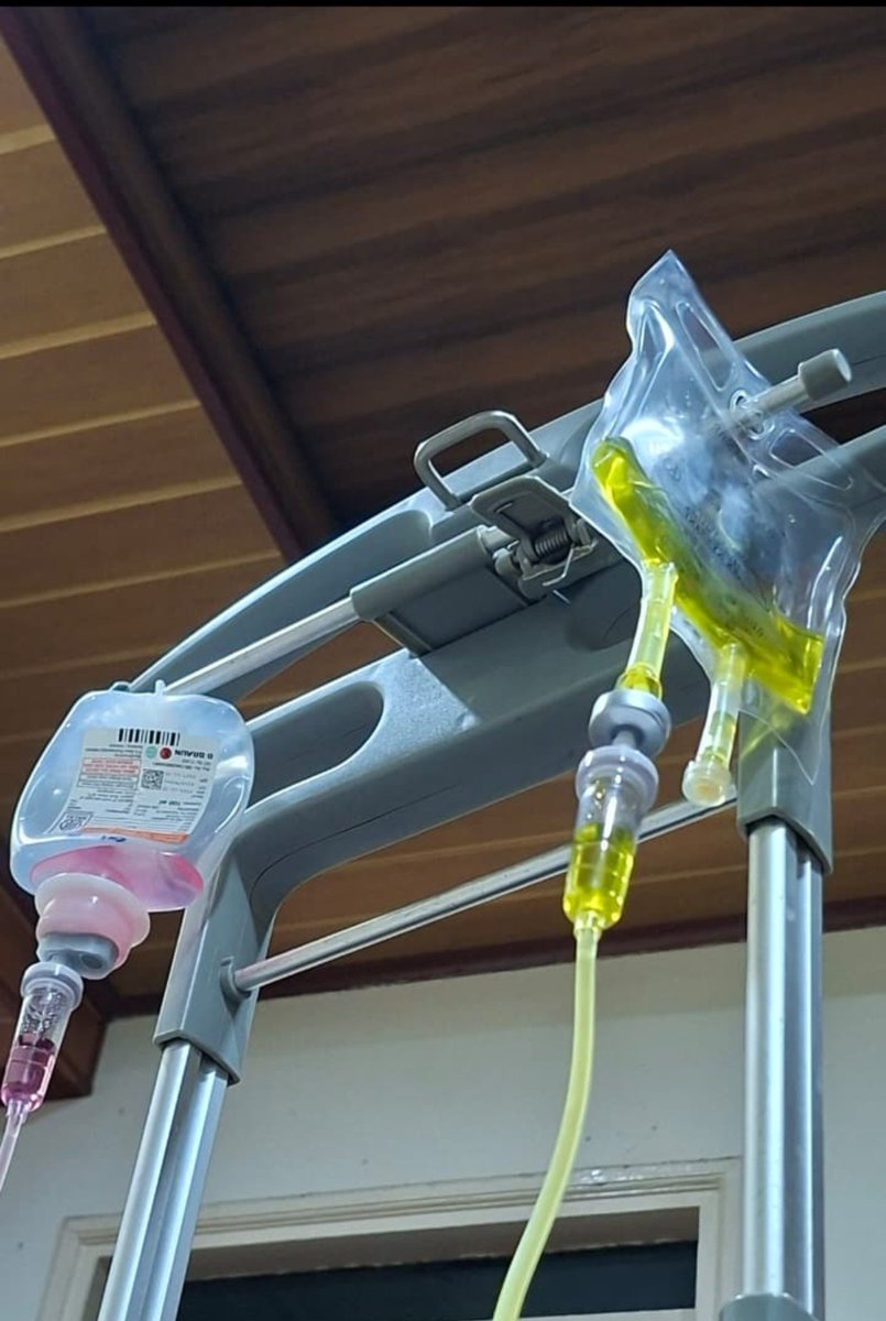 Azureee99's tweet photo. kalo kata dokter harus work life balance jangan kerja mulu 🫠🫠 mau ajuin cuti gada partner mah ya percumaaaa https://t.co/nZPie6AFAq