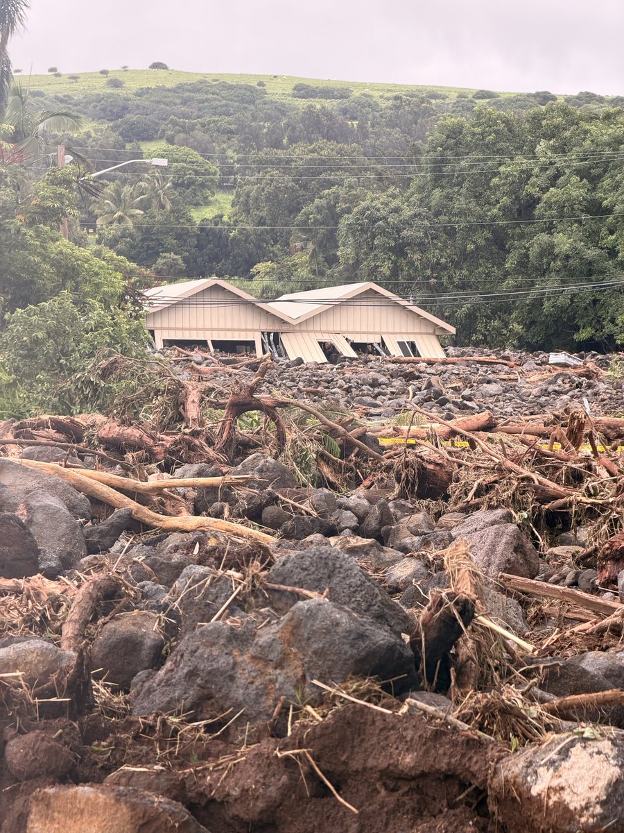 JonVigliotti's tweet photo. Scenes from Naalehu, Hawai’i after Hurricane Lala. https://t.co/90kYYgw0Ys