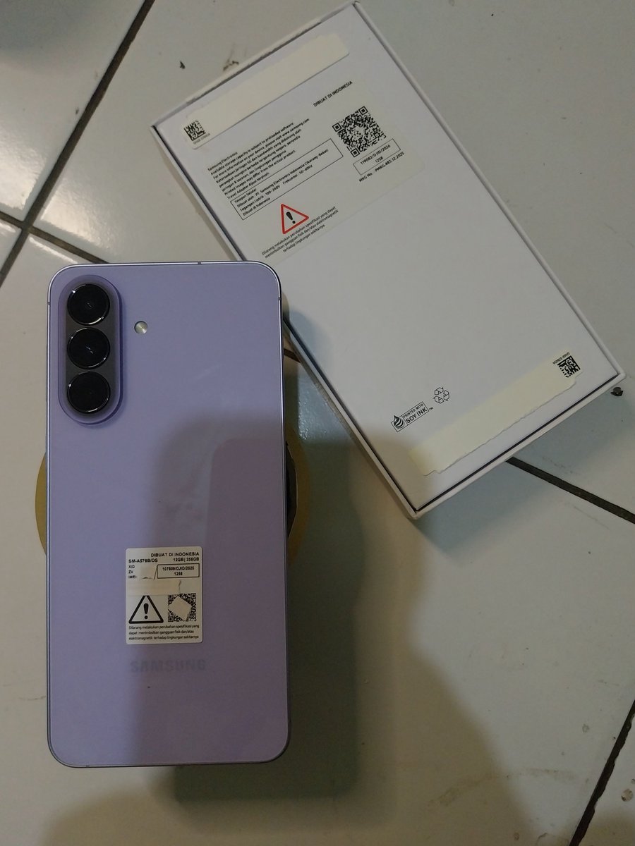 sukakemieayam's tweet photo. Haloo Warga X !! Mungkin ada yang minat🙏🏻
Samsung A57 5G 12/256  Fullset Hanya Lepas Segel

COD Only Semarang Timur, Cek sepuasnya.
Minat/Tanya” bisa DM!! https://t.co/Vcnzbkyfx7