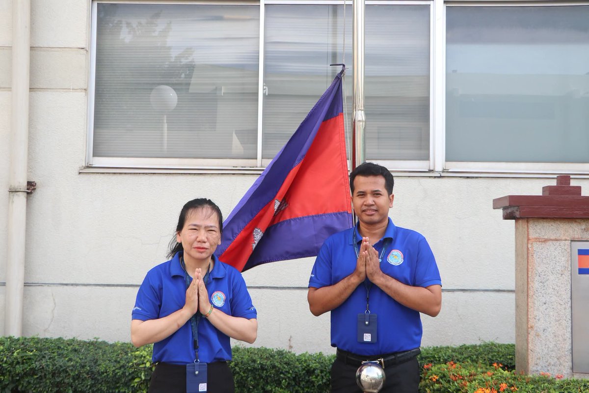 CambodiaTelecom's tweet photo. ថ្ងៃចន្ទ ៤កើត ខែស្រាពណ៍ ឆ្នាំមមី អដ្ឋស័ក ព.ស២៥៧០ ត្រូវនឹងថ្ងៃទី១៧ ខែសីហ��� ឆ្នាំ២០២៦ ថ្នាក់ដឹកនាំ និងនិយោជិត ទ.ក. បានអញ្ជើញចូលរួមគោរពទង់ជាតិ https://t.co/rGwHvaN73H