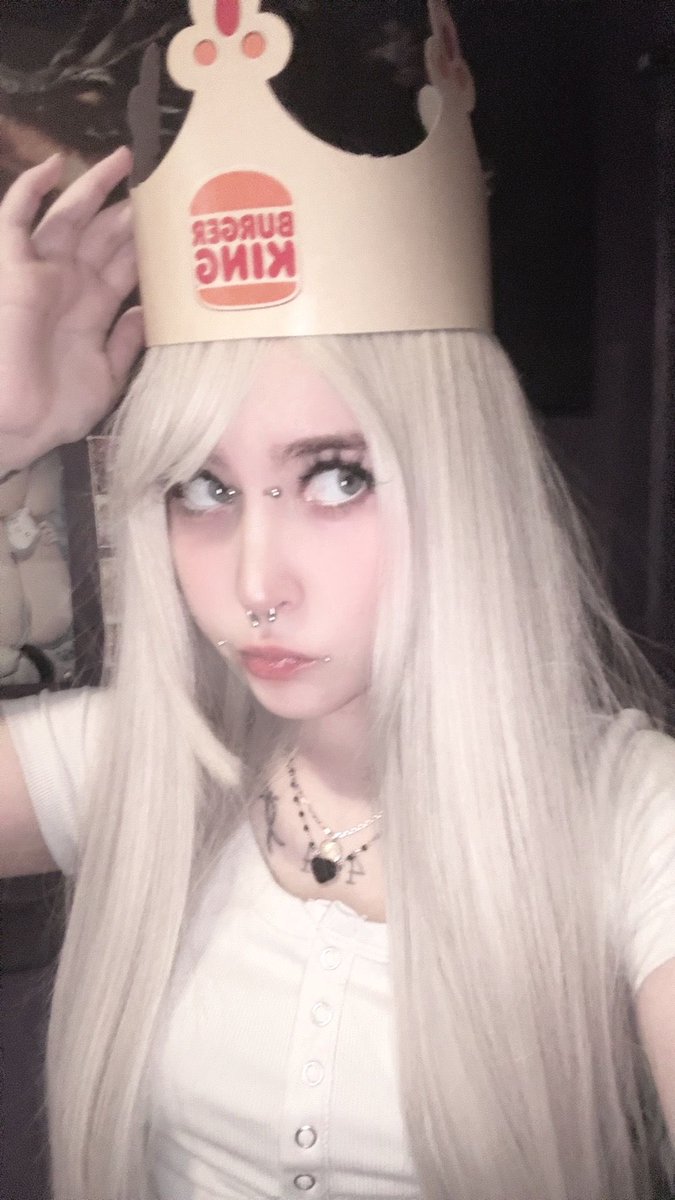 sweethikkineet's tweet photo. #burger #blonde 🍔 https://t.co/anlYYrvZWt
