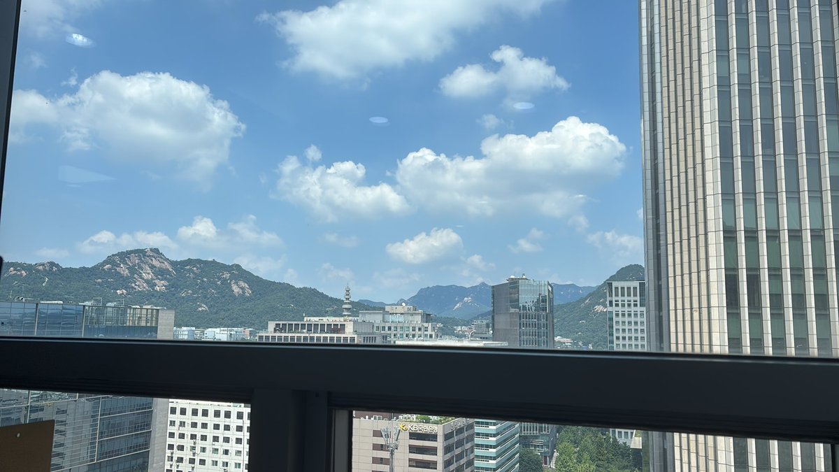 MsKristenTalman's tweet photo. View from my @nknewsorg desk in Seoul over the past two weeks. Now back in Washington. https://t.co/yU2jLyGGM2