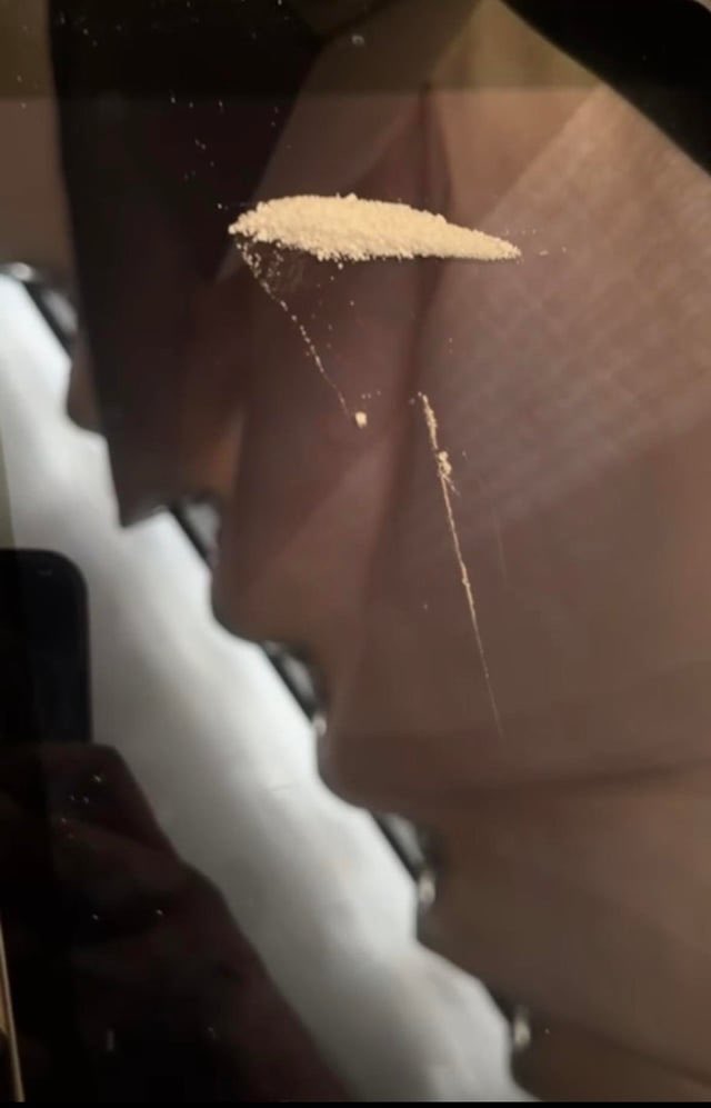 badbitchmane's tweet photo. 29F who's still spun  tryna burst nut arrow upp⬆️🥵🍑 #coketwt #drugtwt #edtwt #lines #shdtwt https://t.co/ZTC7gMlv3Q