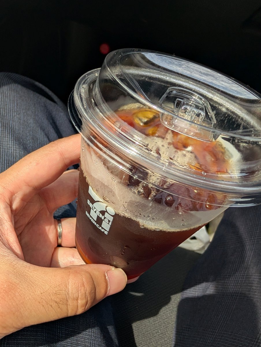 tomosunz_'s tweet photo. 打ち合わせ終わりからの
セブンのアイスコーヒー。
いただく https://t.co/xX6m30Sref