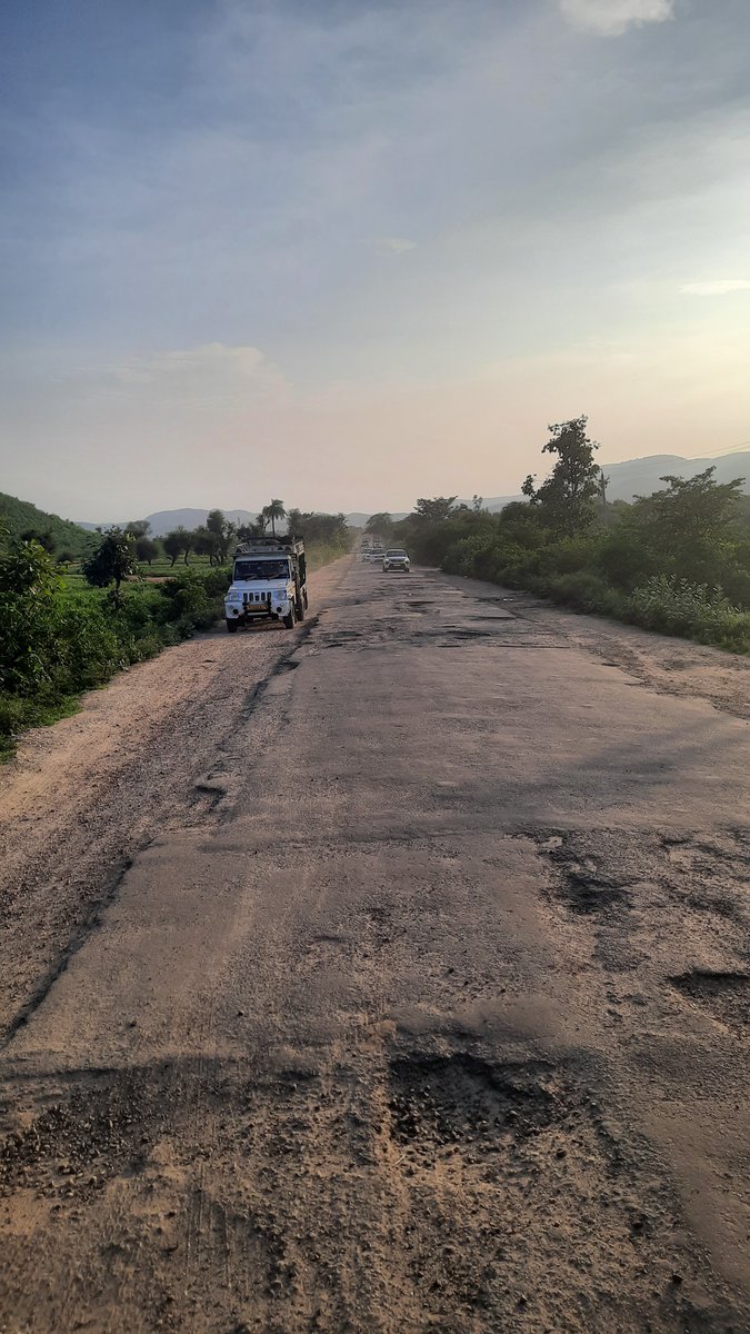 pratapvir2's tweet photo. NH248 A- Alwar to Sariska -Thanagazi 
सरिस्का टाइगर रिजर्व की बढ़ोतरी नहीं होने दे पाने के कारणों मे से एक मुख्य कारण सड़क की खस्ता हालत भी है। https://t.co/yxFVna1vSj