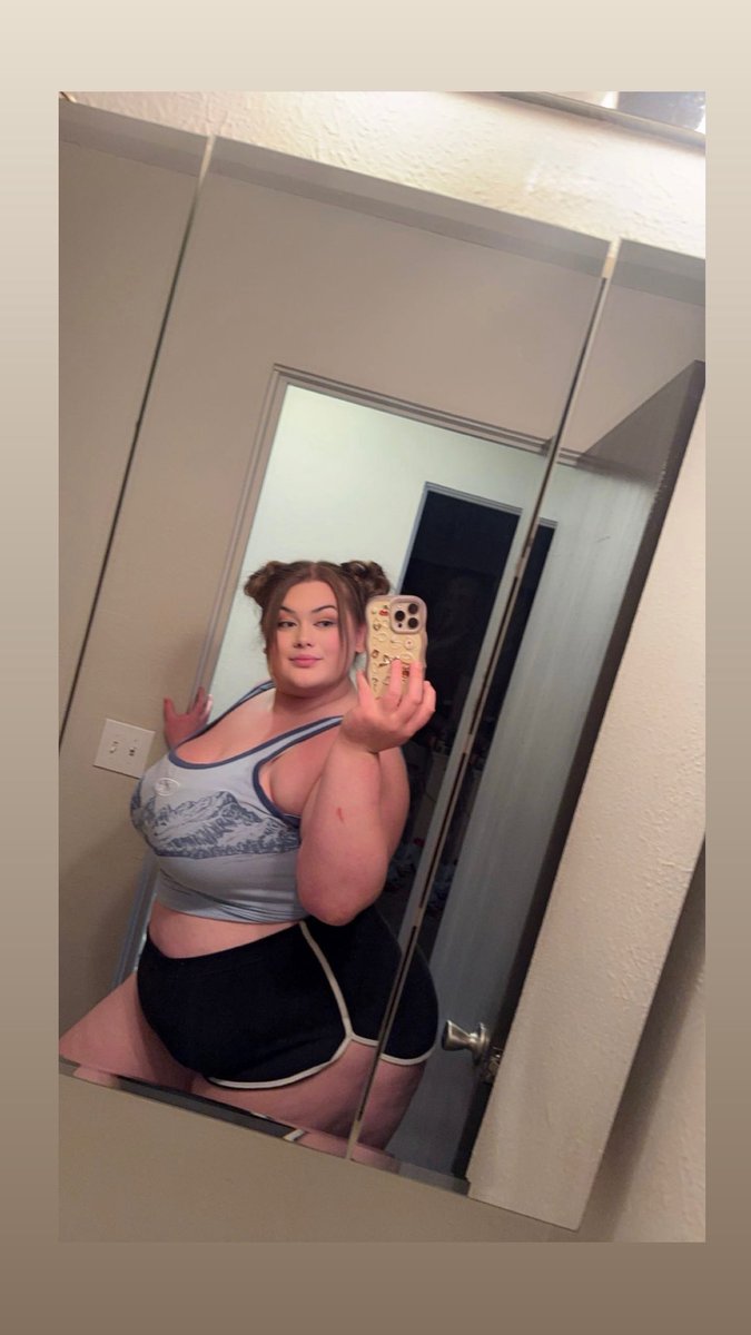 xxbri_rose's tweet photo. Goodnight from a thick white bitch 💤 repost so your homies don’t go to sleep without getting told goodnight 🫶🏻 https://t.co/FXcRMUp4bj
