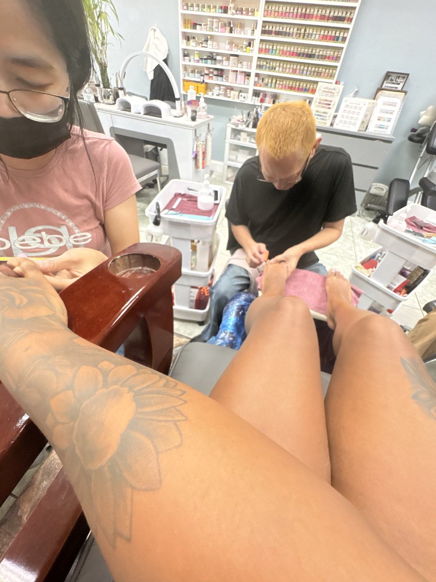 iconicnene's tweet photo. I love a men all for feet like yess daddy come suck on my toes and tell me what color next 😩🩵🩷 https://t.co/W1wZa7mjJe