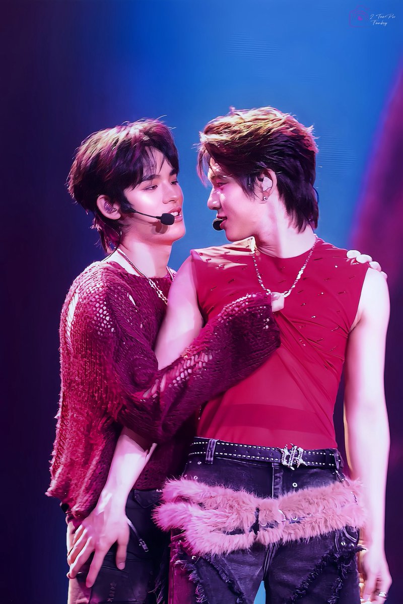 2_teeporFanboy's tweet photo. ⋆·˚ ༘ ໒꒱  ร้อนแรงเกิ๊นนนน 🔥🔥🔥

#twnpich | #porsuppakarn  

DUANG GO ROUND DAY1
#DuangConcertDay1

#DuangWithYouSeries #ด้วงกับเธอSeries #MandeeWork https://t.co/c2EAVTlveW