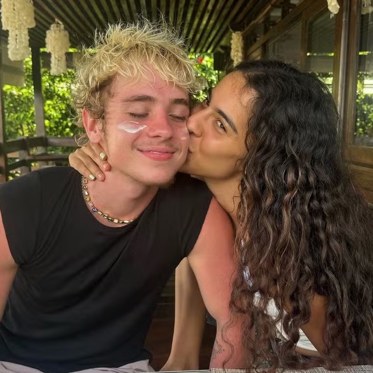 sboficial's tweet photo. 🚨 Marina Sena e Juliano Floss anunciam o término do relacionamento. https://t.co/mKWY4r8CnO