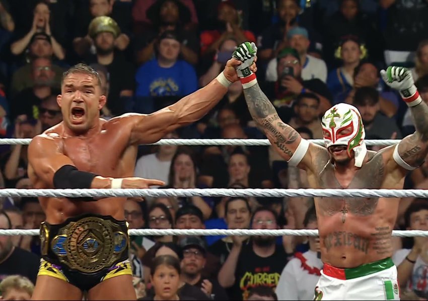 FadeAwayMedia's tweet photo. CHAD GABLE AND REY MYSTERIO PUT ON A BANGER 

FLOWERS TO BOTH OF THESE MEN 💐

#WWERAW https://t.co/LtTIPzLWQq