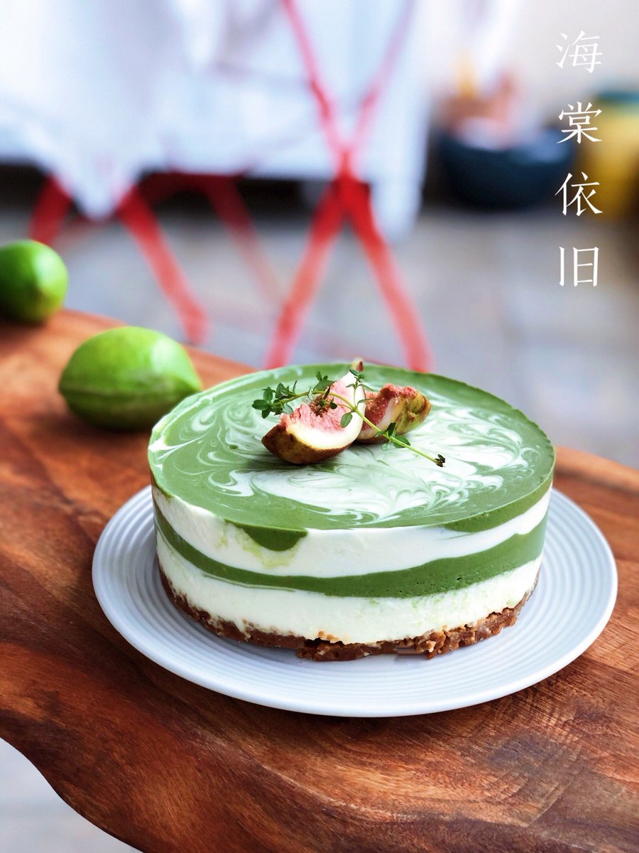 DavidMr_wong's tweet photo. Just popped a bunch of crispy matcha mochi rice cakes into my tote  Sharing the vibe (and these chewy-sweet bites) with whoever’s passing by!， https://t.co/FylnQtej8l