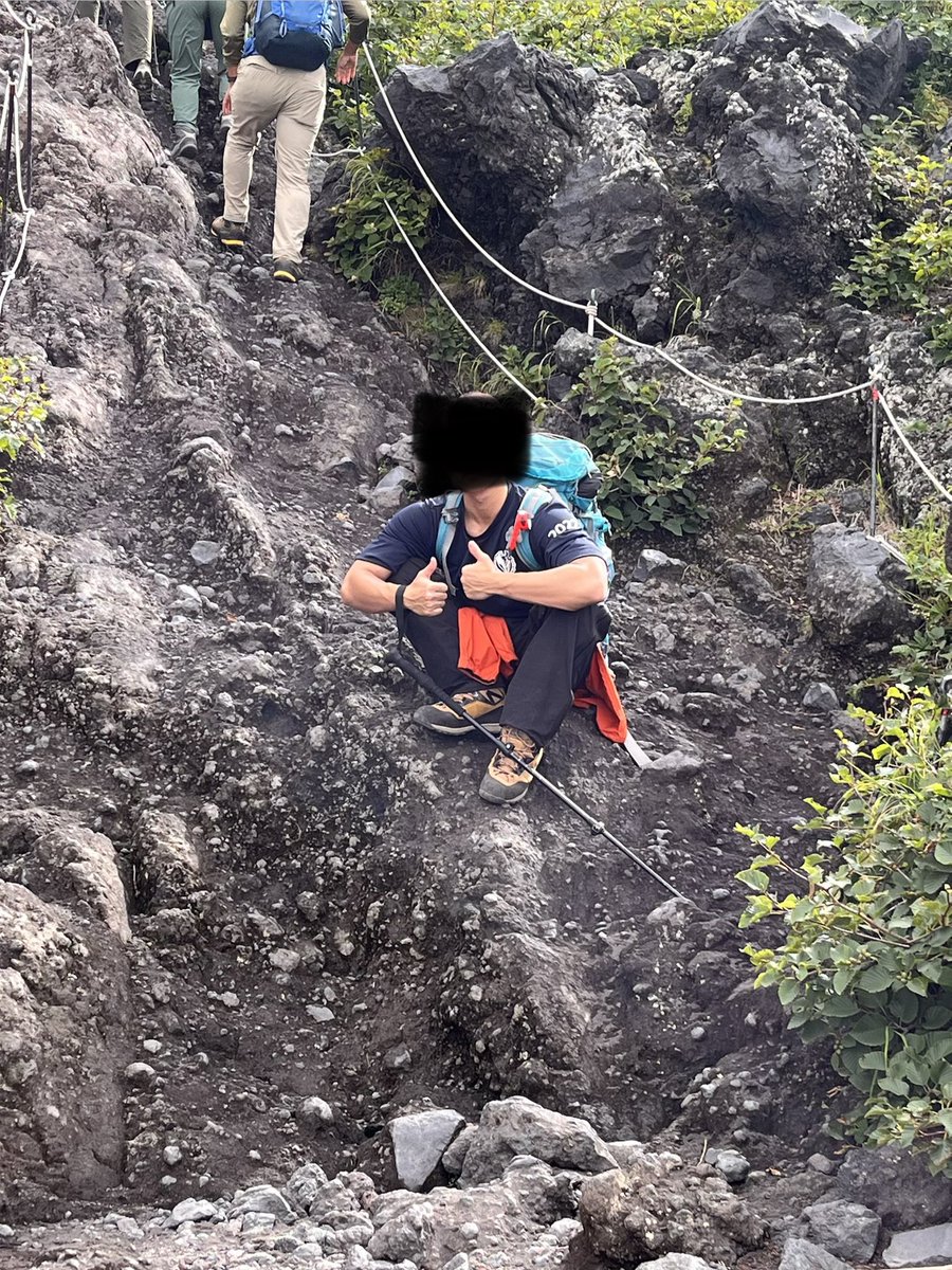 tabbakobako's tweet photo. 日本一高いところでサイドチェストしました。

富士のご来光にはさすがに輝きで負け https://t.co/cacjDDF7Oe