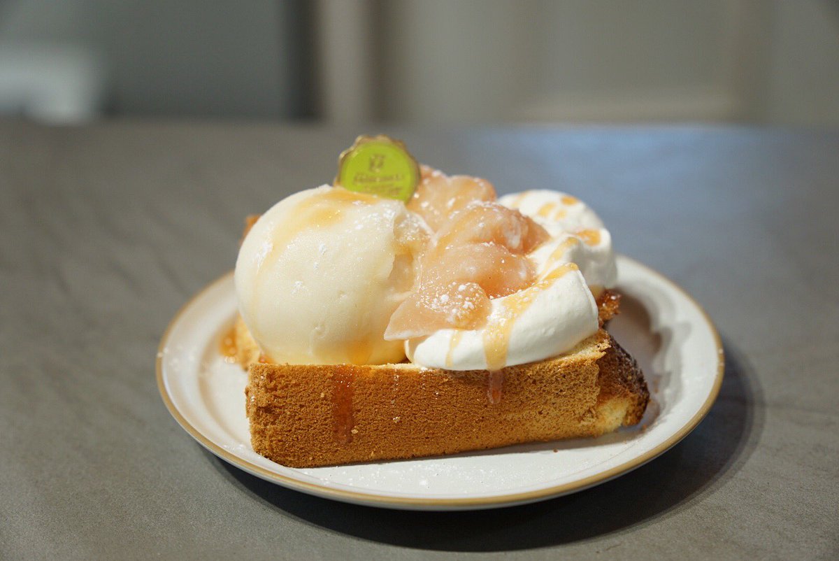 CREMACOFFEE2020's tweet photo. 8月18日(火)
11:00〜18:00

白桃シフォン、さっそくのご好評ありがとうございます！
今日もたくさんご用意できています☺️
ご来店お待ちしています♪ https://t.co/8UGNNYpIKC