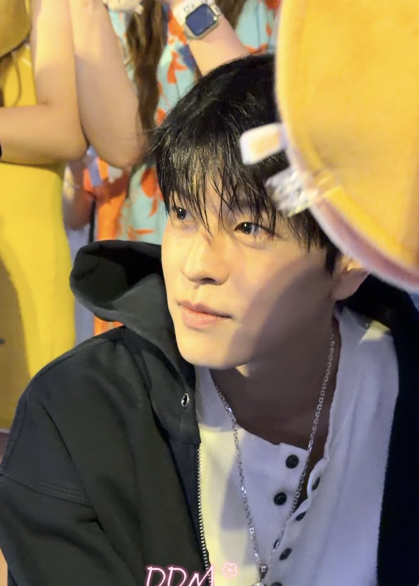 seungminisagod's tweet photo. he can't be real..... https://t.co/4Je2M6vt39