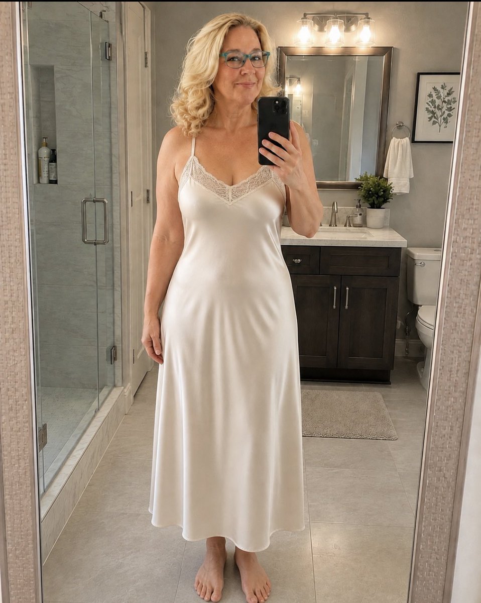 stacylisa_62's tweet photo. Tell me how do I look? https://t.co/DExSqqoMu7