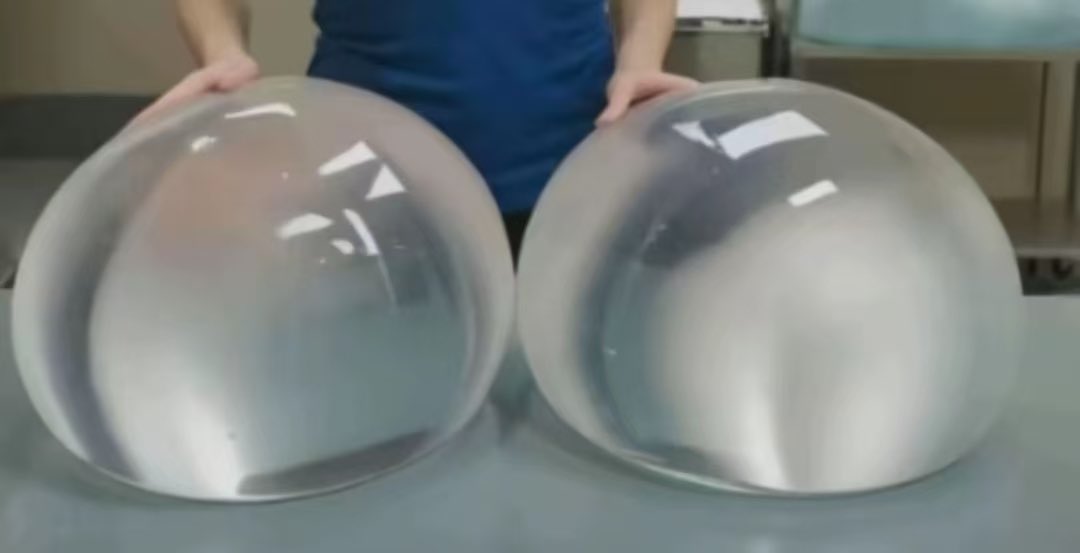 Dicksuck2778's tweet photo. 【整形外科医院】先生你好！您预约的8月17号的隆胸手术已预约成功，请您术前8小时禁食禁水,祝您生活愉快！ https://t.co/GZxmyxzCSC