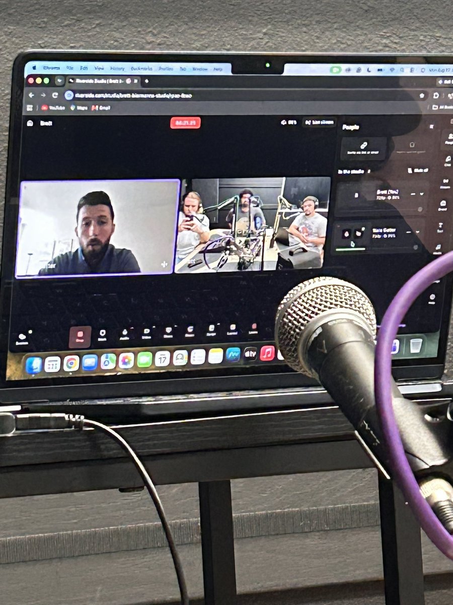 Pacd12Pod's tweet photo. Episode 5 is recorded and coming out in the next few days! We had our first guest and if you listened to last week’s show you know who it is. Excited for everyone to listen! Any PAC-12 fan will want to hear this interview https://t.co/rlH9SW10HF
