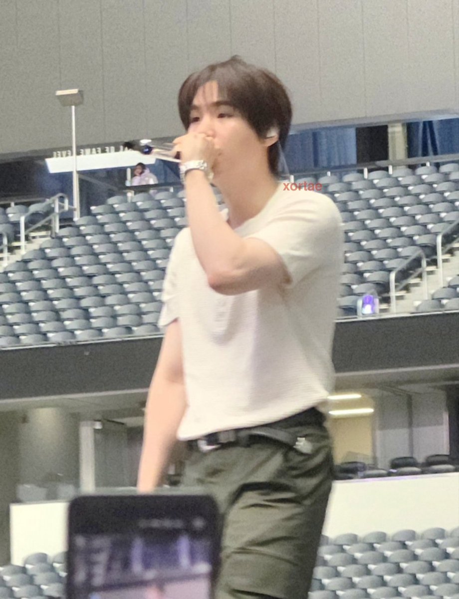 xortae's tweet photo. yoongi 😼❣️ #ARIRANGTexas #BTS_WORLDTOUR_ARIRANG_ARLINGTOND2 #BTSINTEXAS #BTS_WORLDTOUR_ARLINGTON #BTS https://t.co/ivR7sg0axY